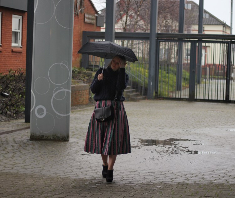 Living-in-a-boxx-vintage-striped-skirt-Zara-knit-winter-street-style