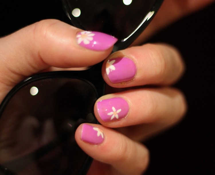 No Flowers in Bloom| Pink Daisy Nail Art from U.K. Fashion Blogger Lauren Maria