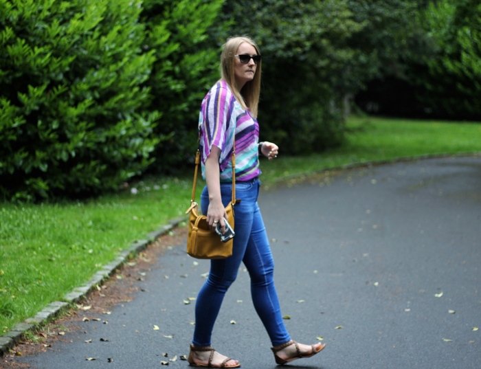 living-in-a-boxx-striped-shirt-street-style