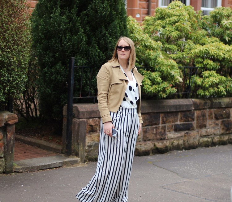 It’s Black, It’s White | Clashing Monochrome pattern breastfeeding friendly street style by U.K. Fashion Blogger Lauren Maria